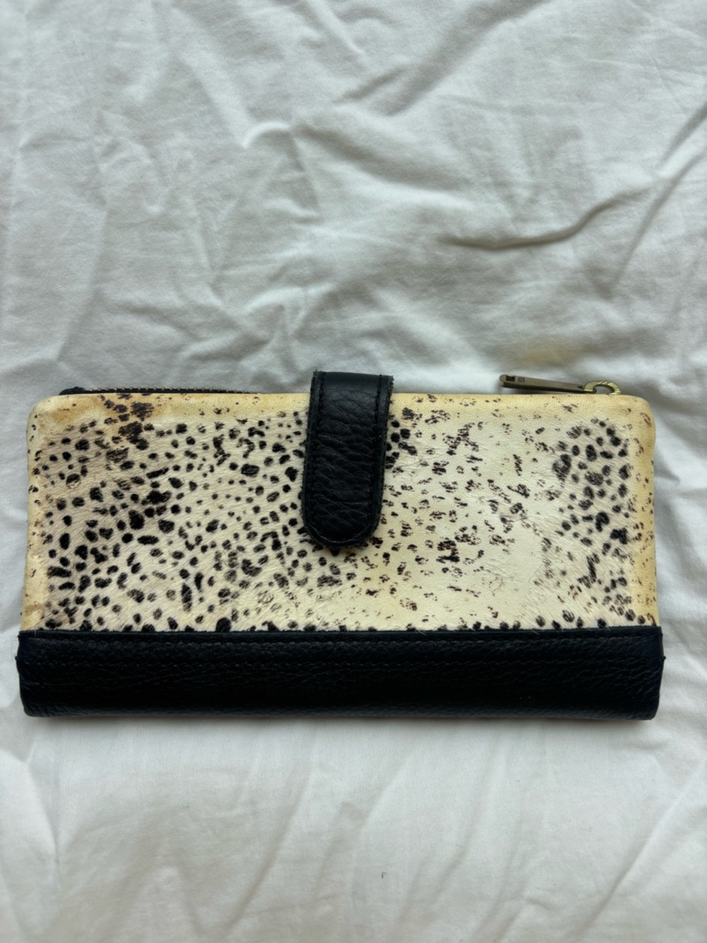 Fossil Spotted Cream and Black Leather Zip Wallet